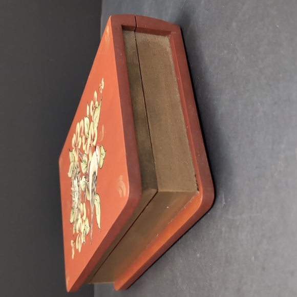 Hand-Painted Floral/ Bird Wooden Trinket Box. - Picture 4 of 11